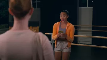Juicy Couture Orange Full Zip Long Sleeve Sweat à capuche pour enfant porté par Cece Parker-Jones (Hailey Romain) comme on le voit dans Spellbound (S01E19)