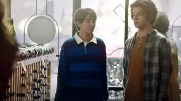 Camiseta de rugby BodenBlues Hotchpotch Stripe usada por Chad (Nasim Pedrad) como se ve en Chad (S02E07)