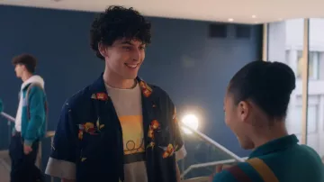 Chemise RVCA Dreamtime portée par Benoit Ducasse (Etienne Moana) comme on le voit dans Spellbound (S01E20)