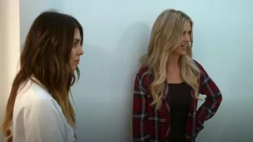 Camisa Rails Lennox usada por Christina El Moussa como se ve en Christina on the Coast (T04E02)