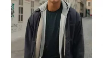 Chaqueta de algodón gris para hombre de Octavio Bergmann (Emilio Sakraya) en sesenta minutos