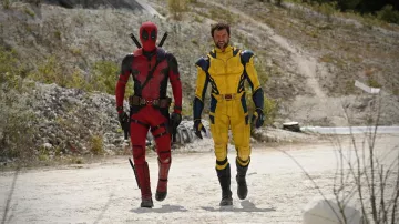 Costume de super-héros jaune porté par Logan / Wolverine (Hugh Jackman) dans la garde-robe du film Deadpool 3