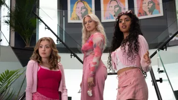 Body estampado rosa usado por Regina George (Reneé Rapp) como se ve en Mean Girls