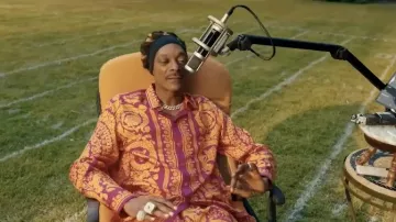 Versace Camisa estampada usada por Jaycen (Snoop Dogg) como se ve en la película The Underdoggs