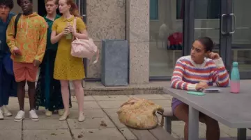 Zara Sweater W Stripes porté par Simone Souter (Margherita Barbieri) comme on le voit dans Spellbound (S01E24)