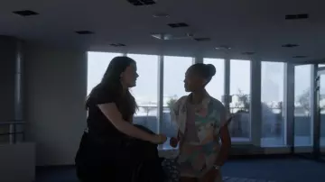 Forte Forte Veste boutonnée à manches courtes portée par Cece Parker-Jones (Hailey Romain) dans Spellbound (S01E25)