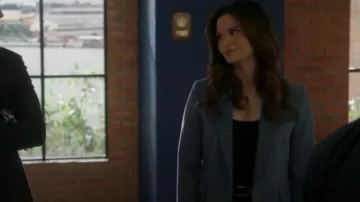 Theory Etienette B Good Pale Grey Moss Wool Blazer porté par Jessica Knight (Katrina Law) dans NCIS (S21E01)