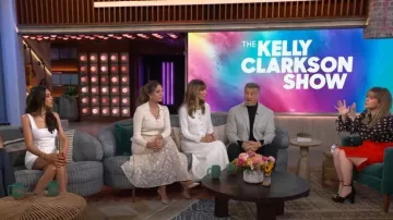 Maxi falda de lentejuelas Maje usada por Sophia Rose Stallone como se ve en The Kelly Clarkson Show el 9 de febrero de 2024