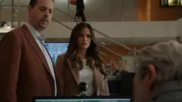 Reiss Marlie Tailored Wool Blend Single Breasted Suit Blazer porté par Jessica Knight (Katrina Law) comme on le voit dans NCIS (S21E01)