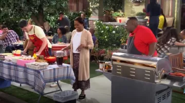 Zapatillas Gucci Eileen usadas por Tina Butler (Tichina Arnold) como se ve en The Neighborhood (T06E01)