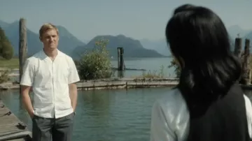 White short sleeve shirt worn by Lee Shaw (Wyatt Russell) in Monarch: Legacy of Monsters TV series (S01E06)