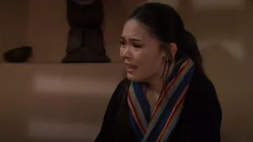 Paul Smith Bata de algodón a rayas de artista usada por Luna (Lisa Yamada) como se ve en The Bold and the Beautiful el 12 de febrero de 2024