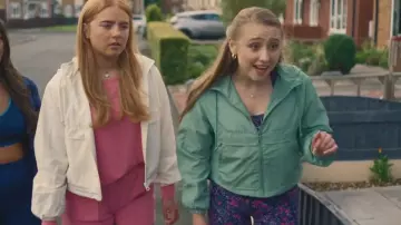 Sweaty Betty Power Medium Support Sports Bra worn by Mia-Louise (Gemma Barraclough) as seen in G'wed (S01E01)