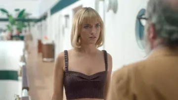 Proenza Schouler White Label Faux Leather Crop Top porté par Imogene (Violett Beane) comme on le voit dans Death and Other Details (S01E06)