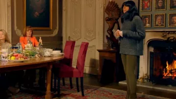 Leggings Wardrobe.Nyc Browns 50 Zip Cuff usados por Claudia Winkleman como se ve en The Traitors (S02E01)