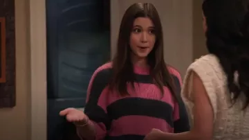 Suéter a rayas de cachemira de Zadig & Voltaire Bully usado por Grace Kearney (Sofia Capanna) como se ve en Familia extendida (T01E08)
