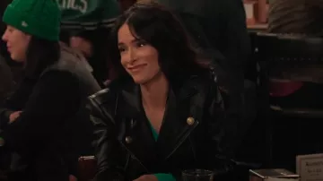Chaqueta L'Agence Billie usada por Julia Mariano (Abigail Spencer) como se ve en Extended Family (S01E08)