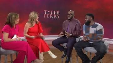 Jersey de punto de cuello redondo en jacquard de Giorgio Armani usado por Trevante Rhodes como se ve en Today with Hoda & Jenna el 14 de febrero de 2024