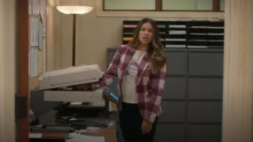 Veronica Beard Dickey Cutaway Blazer usado por Nell Serrano (Gina Rodriguez) como se ve en Not Dead Yet (T02E02)