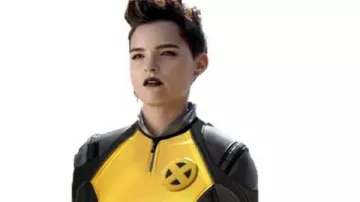 Traje de superhéroe negro y amarillo usado por Negasonic Teenage Warhead (Brianna Hildebrand) como se ve en Deadpool 2