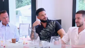 Hugo Boss Chemise à manches courtes à coupe décontractée portée par DJ Pauly D comme on le voit dans Jersey Shore : Family Vacation (S07E01)