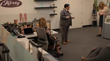 Schutz Keefa Ankle Strap Platform usado por Beth (Amy Schumer) como se ve en Life & Beth (S01E01)