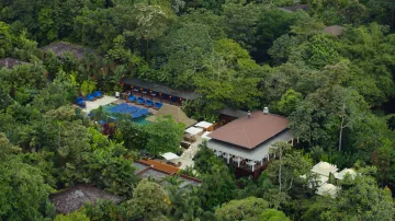 Nayara Tented Camp in Alajuela, La Fortuna in The Reluctant Traveler with Eugene Levy (S01E02)