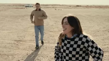 Suéter a cuadros usado por Daughter (Clara Mathilde McGregor) como se ve en la película Bleeding Love