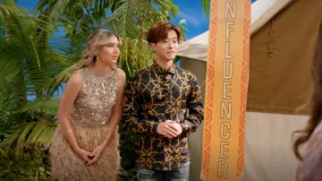 Minivestido Asos Edition Sequin Cutwork usado por Emily (Justine Lupe) como se ve en Home Economics (T02E16)