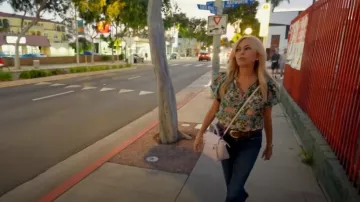 Madre La Mujer Fin de Semana Vaqueros Deshilachados Flare usados por Sutton Stracke como se ve en Las amas de casa reales de Beverly Hills (T13E16)