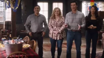 Torris Challis Floral Top worn by Deputy Liv Baker (Elizabeth Bowen) as seen in Resident Alien (S02E07)