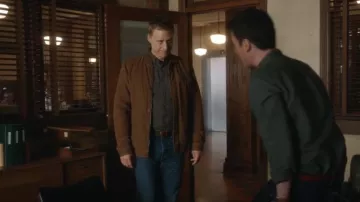 Quiksilver Tarmac Lu Meah Jacket worn by Harry Vanderspeigle (Alan Tudyk) as seen in Resident Alien (S02E09)