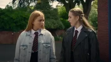 H&M Oversized Denim Jacket worn by Aimee (Amber Harrison) as seen in G'wed (S01E03)