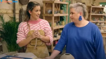 Jersey rosa de Primark visto en Below Deck (T11E02)