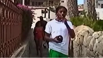 Bottega Veneta Pantalones cortos acolchados verdes Intreccio usados por Lil Tjay en Good Life (Video oficial)