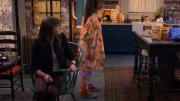 Chaqueta vaquera de manga abullonada Blank NYC usada por Hannah (Lauren Lindsey Donzis) como se ve en Punky Brewster (S01E02)