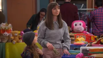 Suéter con cuello de perlas de H&M usado por Hannah (Lauren Lindsey Donzis) como se ve en Punky Brewster (T01E05)