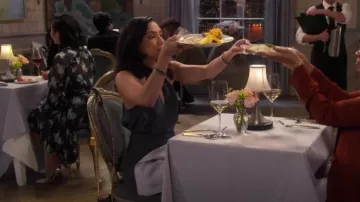 Top halter de piel de serpiente Joie Cedra usado por Lauren (Jasika Nicole) como se ve en Punky Brewster (S01E08)
