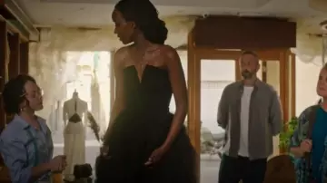 Vestido largo de tubo Nova de moda usado por Celine (Margeaux Lampley) como se ve en Los misterios de Madame Blanc (T03E04)