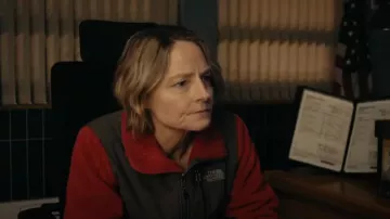 The North Face De­nali Jack­et worn by Liz Danvers (Jodie Fos­ter) as seen in True Detective (S04E05)