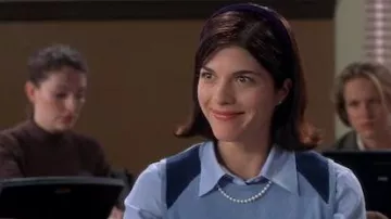 Pearl Necklace worn by Vivian (Selma Blair) in Legally Blonde movie outfits