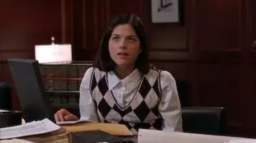 Gilet pull à motif Argyle en noir et blanc porté par Vivian (Selma Blair) dans la garde-robe du film Legally Blonde