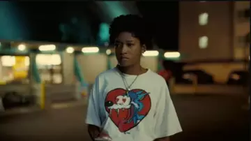 Camiseta de Wolf In Love usada por Emerald Haywood (Keke Palmer) en Nope