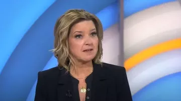 Veronica Beard Coralee Puff-Sleeve Top porté par Christine Romans comme on le voit dans Aujourd’hui le 16 février 2024