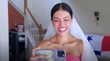 Case Mate Karat Marble IPHONE 14 PRO usado por Jasmine Pineda en 90 Day Fiancé (T10E17)