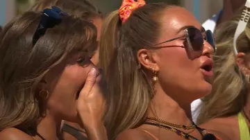 Gafas de sol Prada Eyewear con montura ovalada usadas por Georgia Steel como se ve en Love Island: All Stars (T01E36)