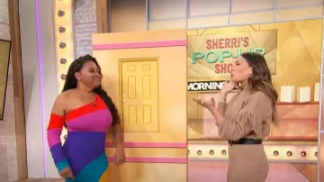 Vestido de suéter de Saylor Angelle usado por Melissa Garcia como se ve en Sherri el 15 de febrero de 2024