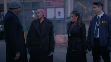 Cos Over­sized Tor­toise­shell-Print Woll Coat worn by Kylie (Travina Springer) as seen in The Irrational (S01E11)