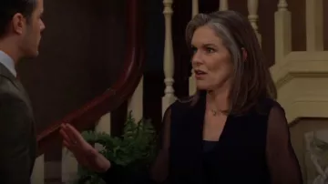 Elie Tahari Chiffon Sleeve Blazer usado por Diane Jenkins (Susan Walters) como se ve en The Young and the Restless el 19 de febrero de 2024