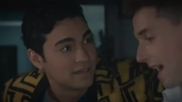 Cardigan géométrique Zara porté par le Dr Joey Costa (Davi Santos) comme on le voit dans Good Sam (S01E04)